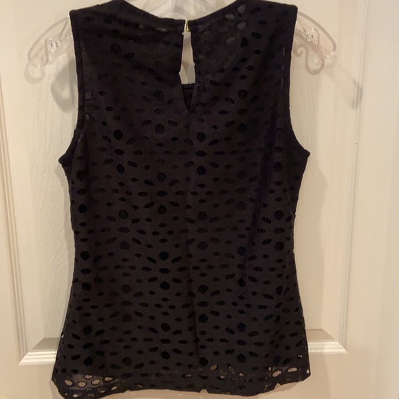 🌷 Banana Republic black sleeveless top - Picture 2 of 10